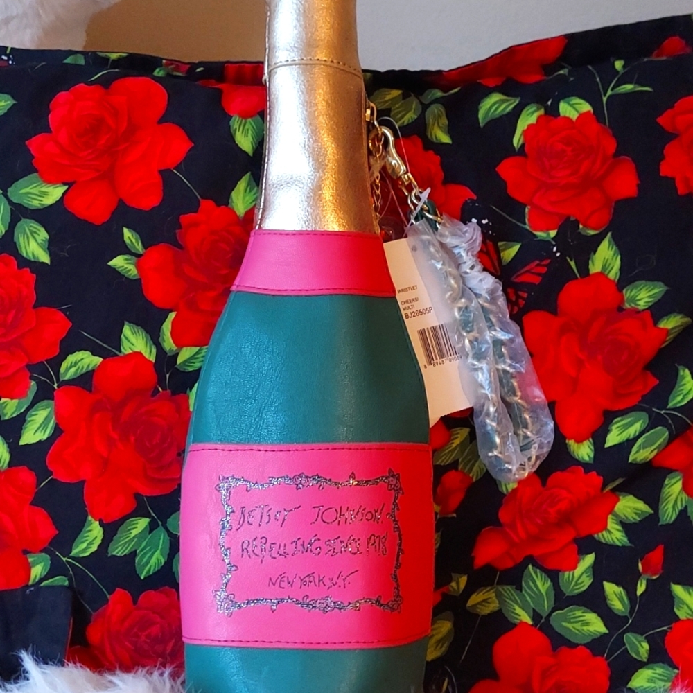 Betsey Johnson Poppin btls wristlet